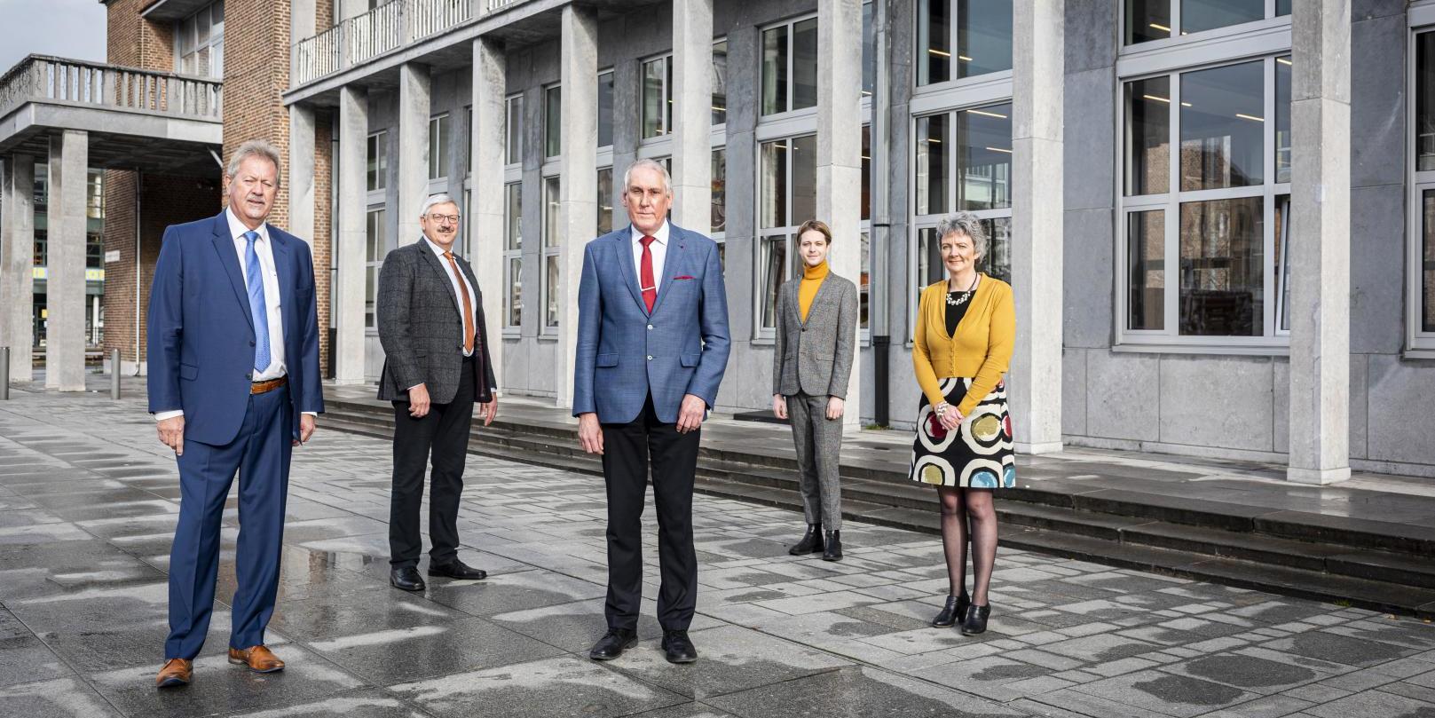 de leden van het Merksemse districtscollege de leden van het Merksemse districtscollege
